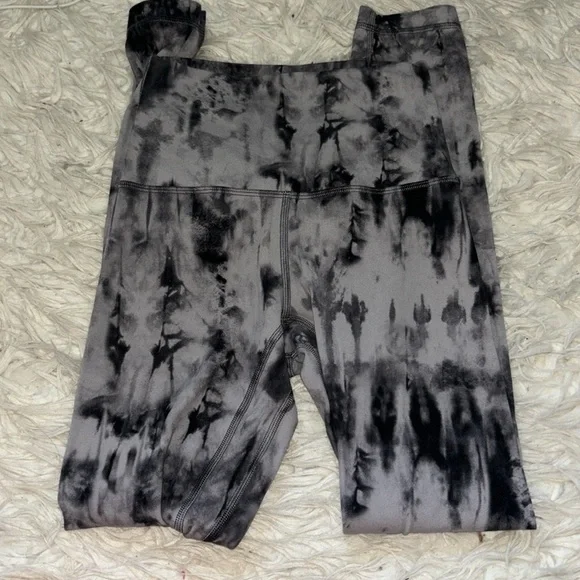 Gray tie dye lululemon legging & sports bra set - Picture 5 of 8